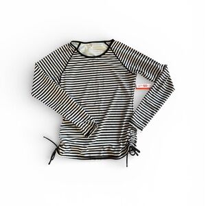 🆕 Rash guard, black and white striped.